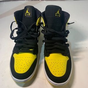 Nike Jordan Men's Size 10 1 Mid SE Yellow Toe [852542-071]. NO BOX!!!